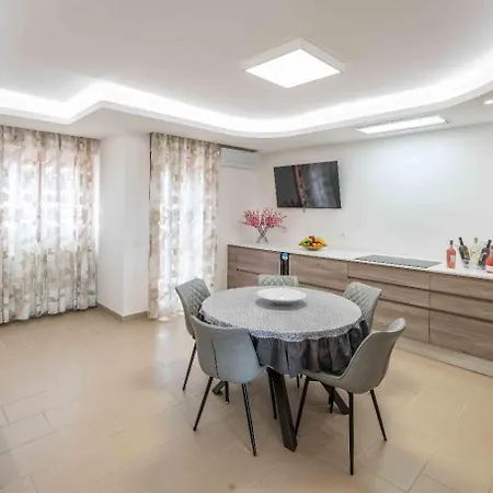 Attico Vista Mare Con Jacuzzi - Casa Luxury Diamante